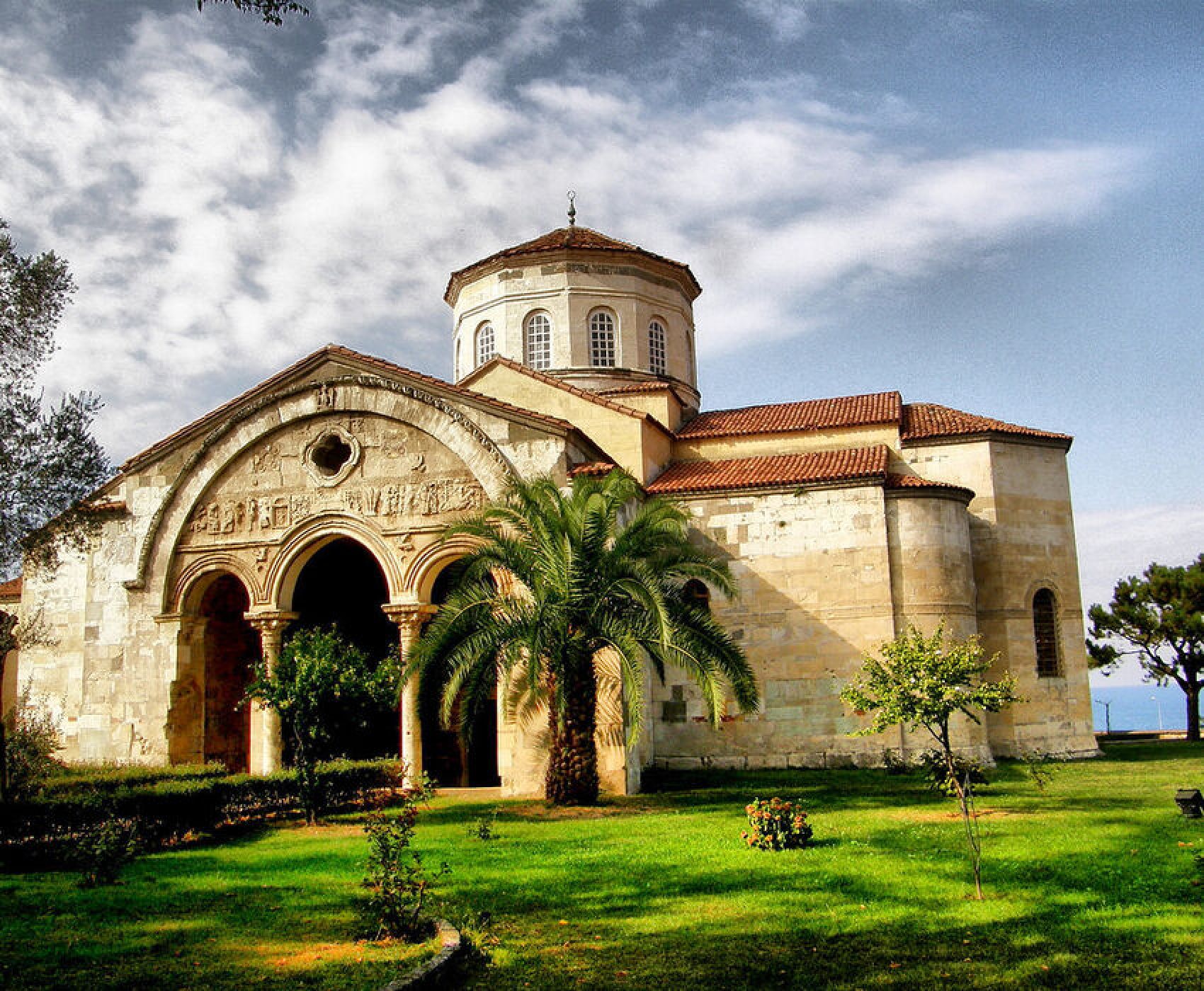 ANTALYA ÇIKIŞLI UÇAKLI TİFLİS & BATUM & RİZE TURU