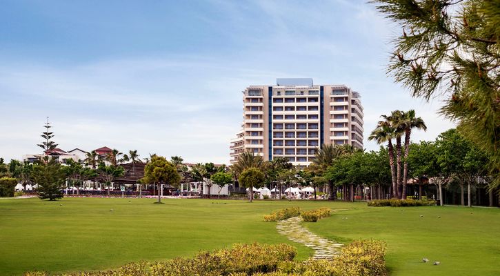 Lara Barut Collection