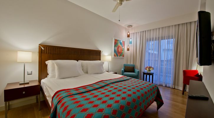 Lara Barut Collection