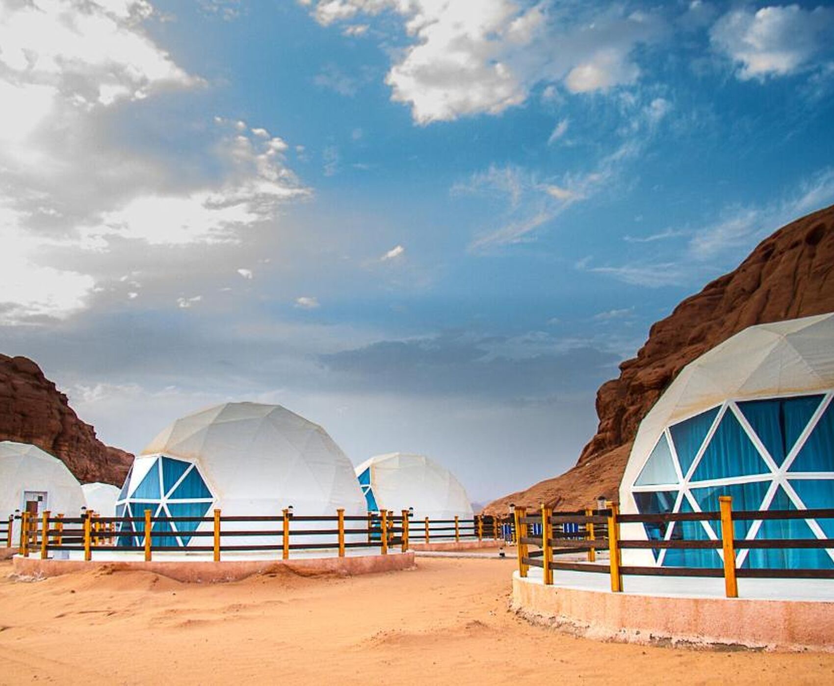 ANKARA ÇIKIŞLI VİZESİZ HER ŞEY DAHİL BAŞTAN BAŞA ÜRDÜN KEŞİF TURU